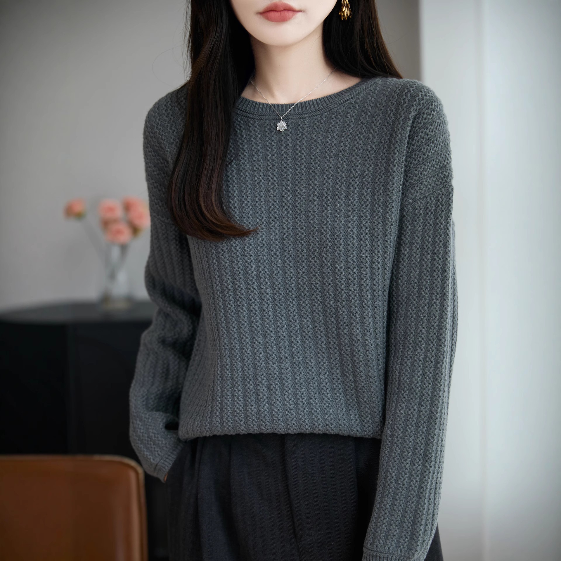 秋冬新作のラウンドネック純綿ニットセーター（レディース）ハイエンドゆったりフィットスリミング万能ベースレイヤーセーターの直販