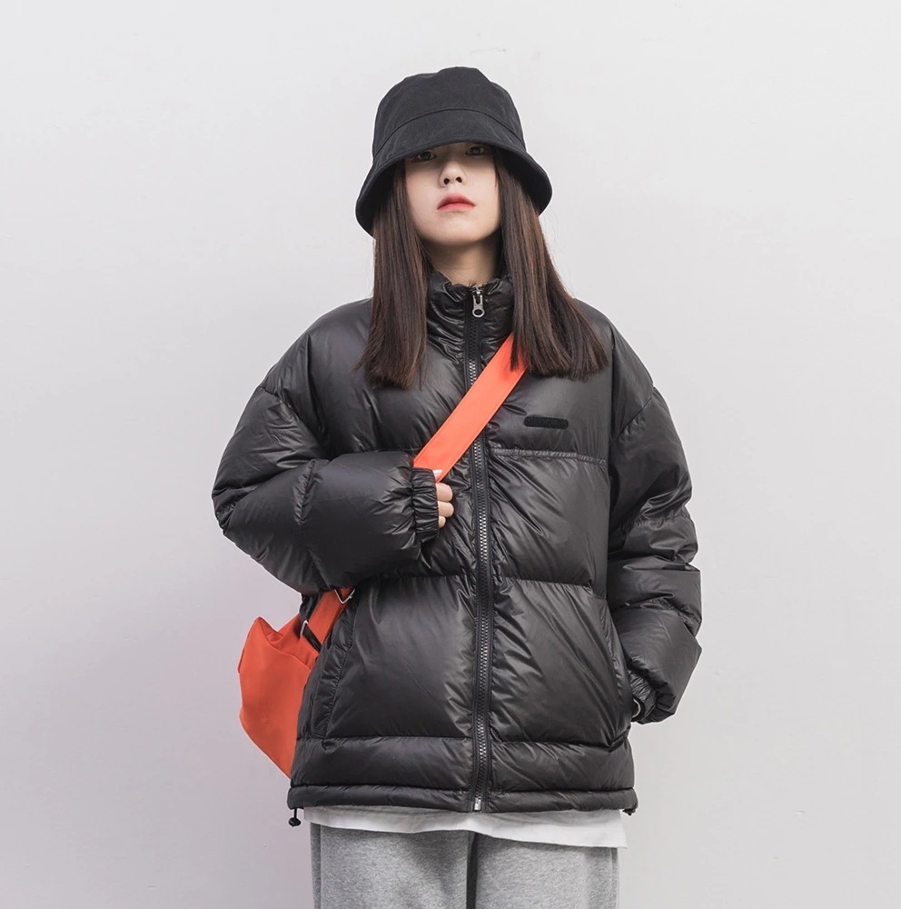 2024冬には韓国版の立襟がゆったりして痩せているダウン綿服の短いパン服の小柄なカップルコートを厚くする
