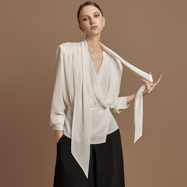 B3139 ストラップシャーリングブラウス