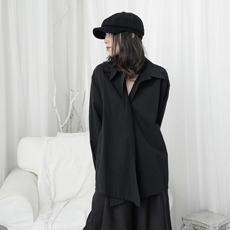 女性の長袖シャツ無地シンプルスリムフィット春夏新しいシンプルなラージサイズファッションルーズ女性のシンプルなシャツ快適なカジュアル多目的シャツファッション女性の服