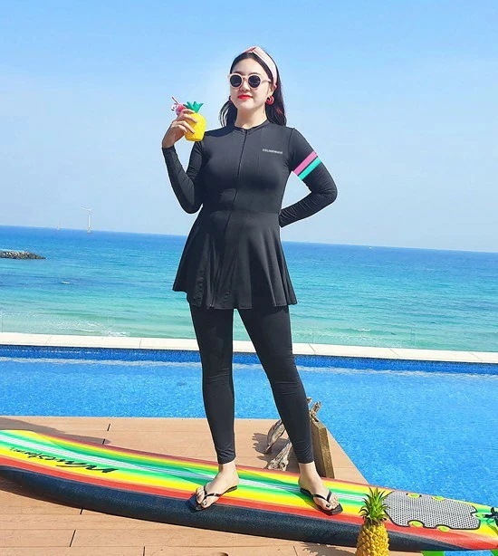 フィットネス 水着 大きいサイズ レディース セパレート タンキニ 体型カバー 4点セット ラッシュガード 長袖 フリル 黒 日焼け防止 露出控えめ シンプル 3L 4L 5L 6L 20代 30代