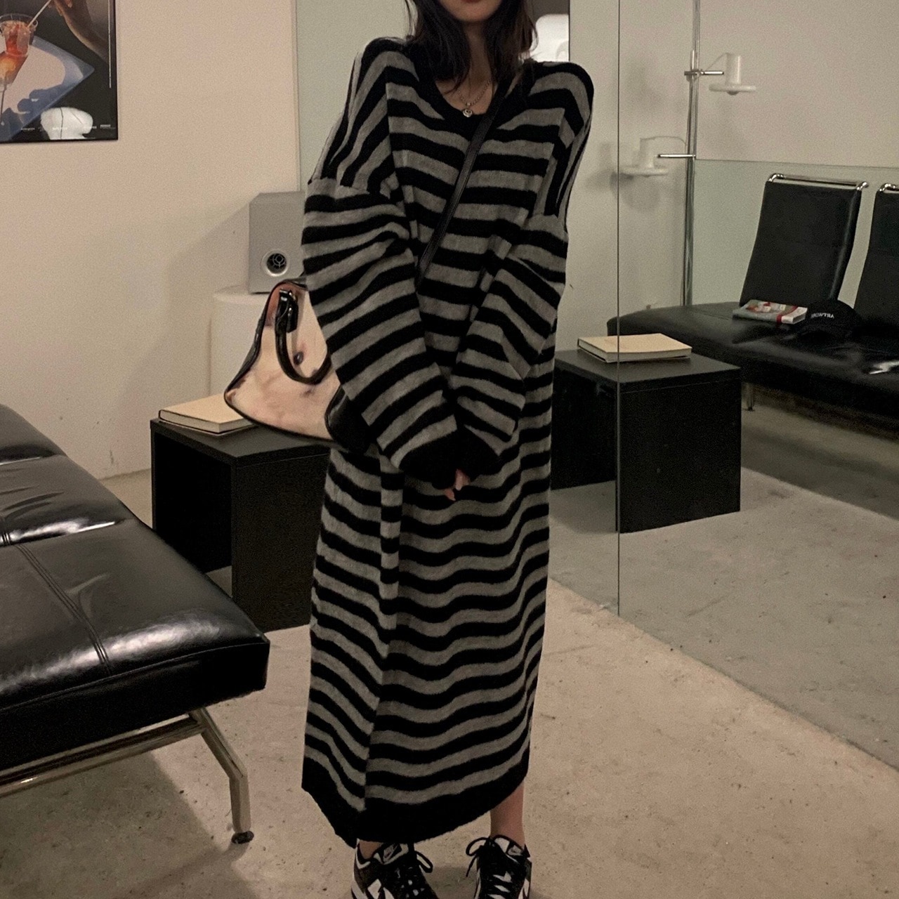 ボーダー柄 ミモレ丈 セーター ワンピース 膝下 ミモレ 袖あり 長袖 ドロップショルダー 萌袖 ラウンドネック 襟なし スリット サイドスリット 厚手 かわいい 大人可愛い シンプル カジュアル