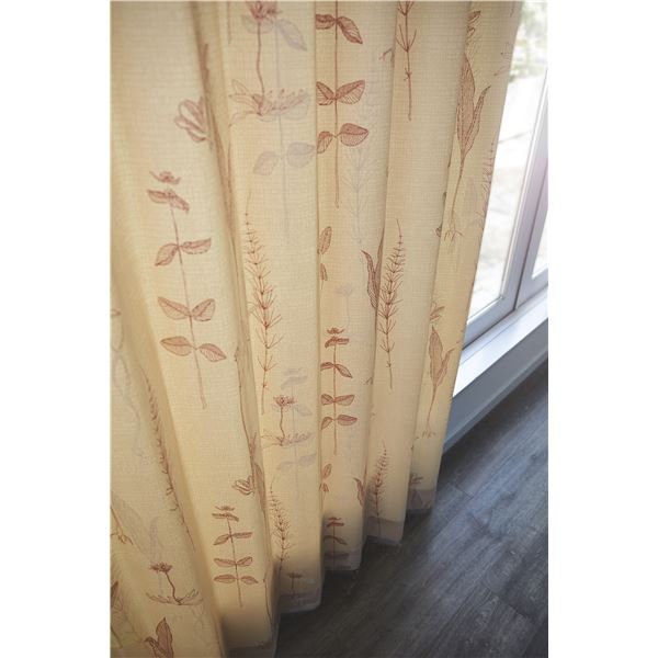 カーテン 100135cm レッド タッセル付き 形状記憶加工 ポリエステル100％ サーナヤオッリ ザシンワンズ リビング