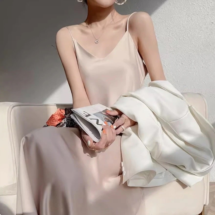【激安販売】大好評 高品質新入ワンピース レディース フレア ロング 袖なし ノースリーブ Vネック Aライン フェミニン 透け感 薄手 サテン かわいい 大人可愛い きれいめ シンプル おしゃれ ク