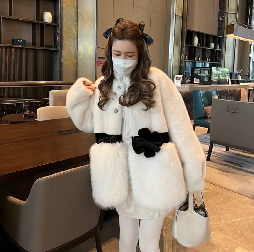 厚手で暖かい小さな香りのカーディガン新しいスタイルのぬいぐるみ