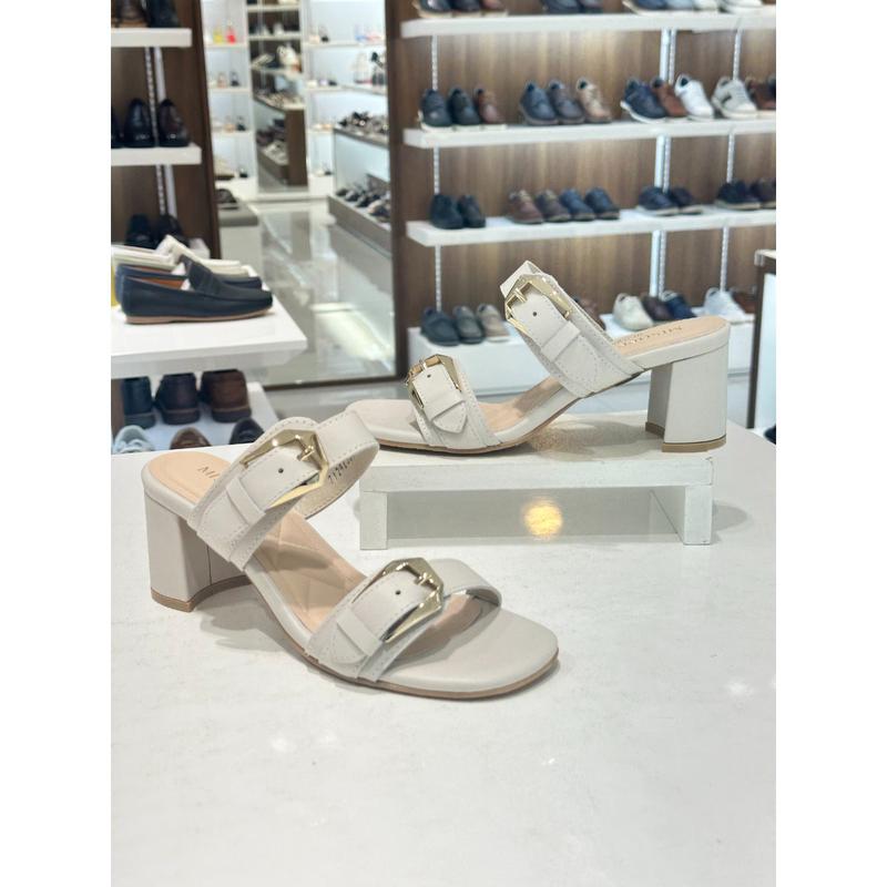 [ヨジュ店] [] 女性足の甲金装ベルトディテール 6cm太ヒール スリッパ (2color ) 712423002 アイボリー