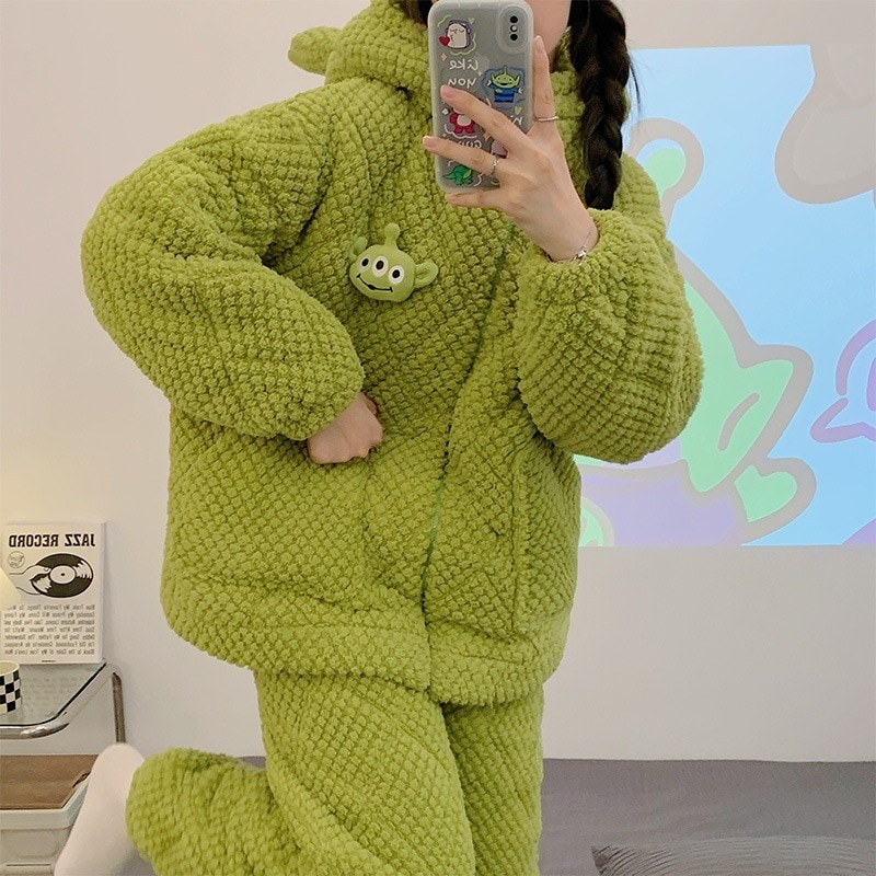 秋冬のレディースパジャマ3層厚みのあるコーラルベルベットキルティングプラスベルベットのかわいいフランネルは外でも着用できます家の服セット