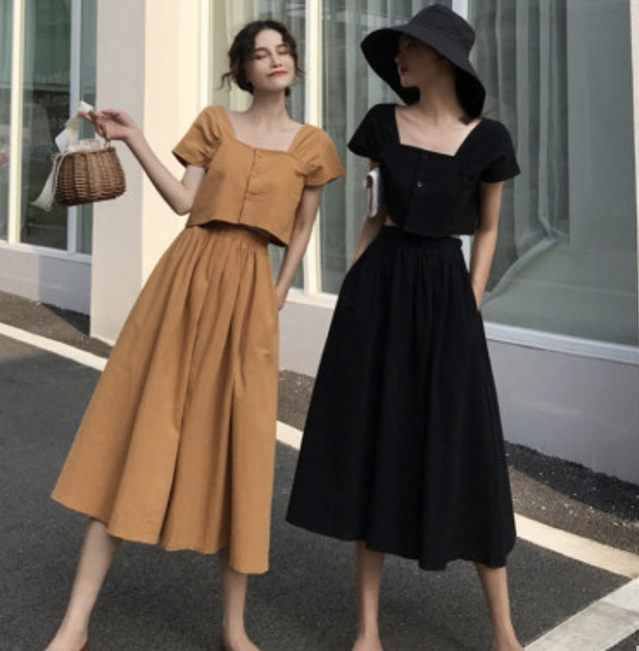 トップス スカート セットアップ ブラウス フレアスカート ミモレ ミモレ丈 7分丈 ミディアム丈 袖あり 半袖 スクエアネック 襟なし フレア セミフレア 切り替えデザイン 個性的 ウエストゴム