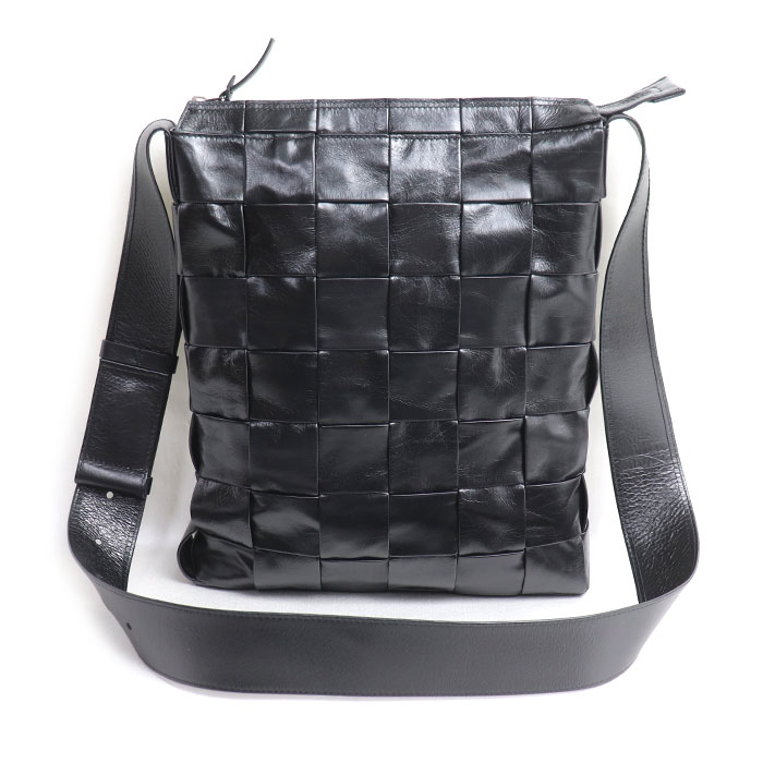 BOTTEGAVENETA ボッテガヴェネタ マキシイントレチャート カセット ショルダーバッグ ブラック 651480 VCQ71 8803 メンズ 中古 美品