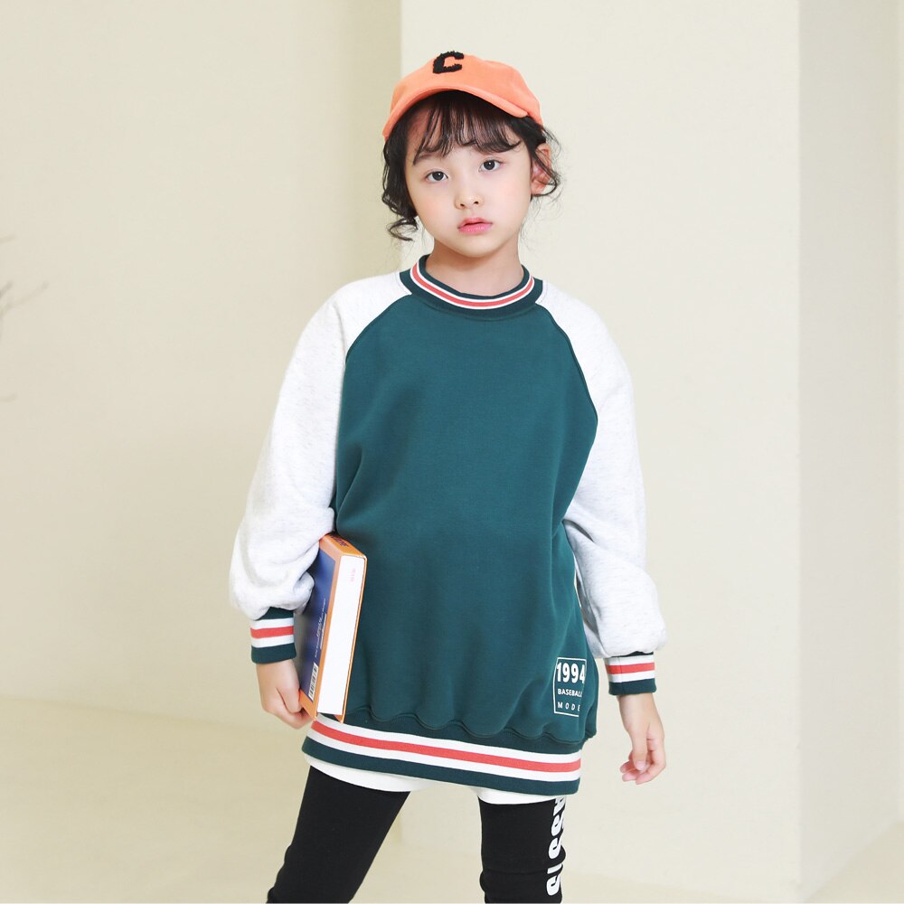 リブ配色ディテールとプリンティングで楽に着用しやすいTシャツ