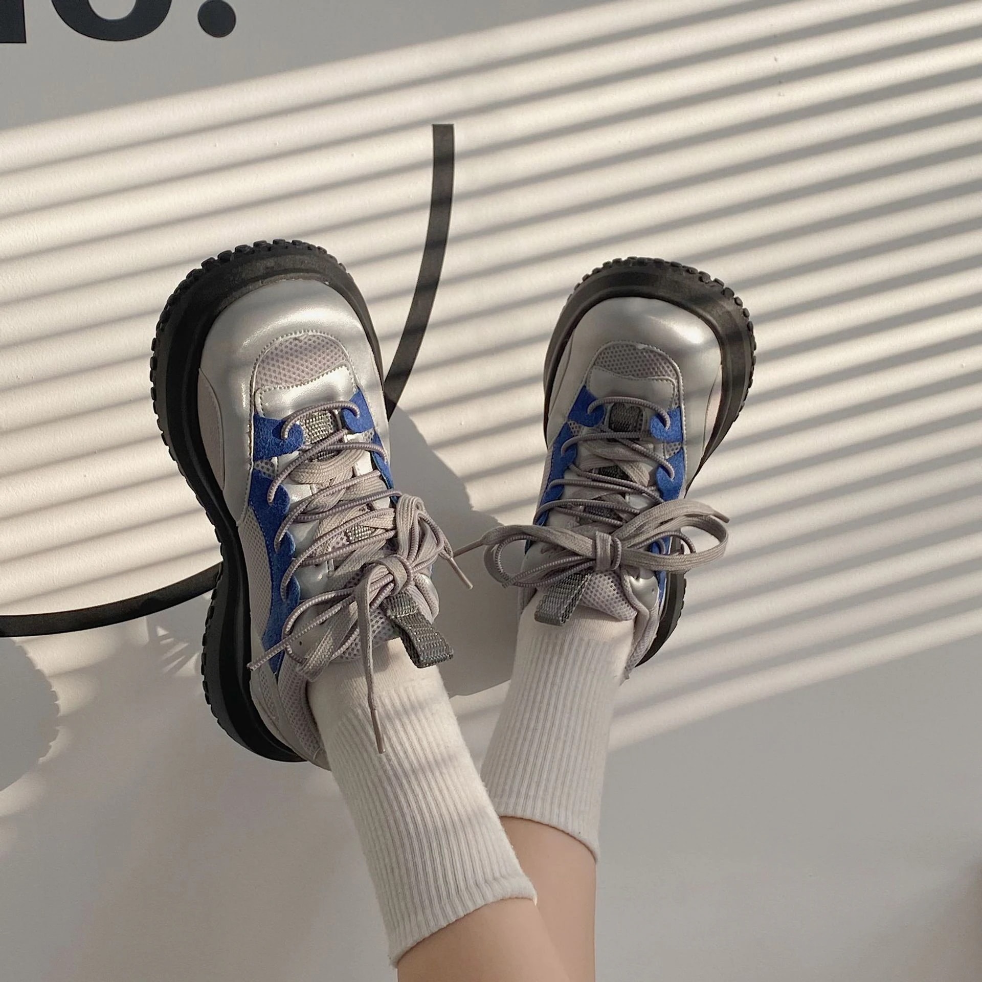 【送料無料】メガ割 メガ割り秋冬 新商品 学生 カジュアル シルバー 厚底靴 ラウンドトゥ ミドルヒール スニーカー 4,700円