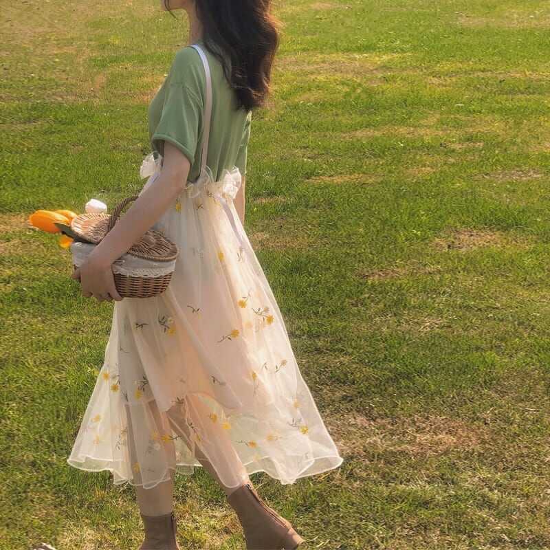 ボトムス フレア チュール スカート 花柄 刺繍 フラワー レトロ サスペンダースカート ひざ下 メッシュ かわいい 大人可愛い きれいめ シンプル カジュアル 大人 上品 おしゃれ お洒落 lbot