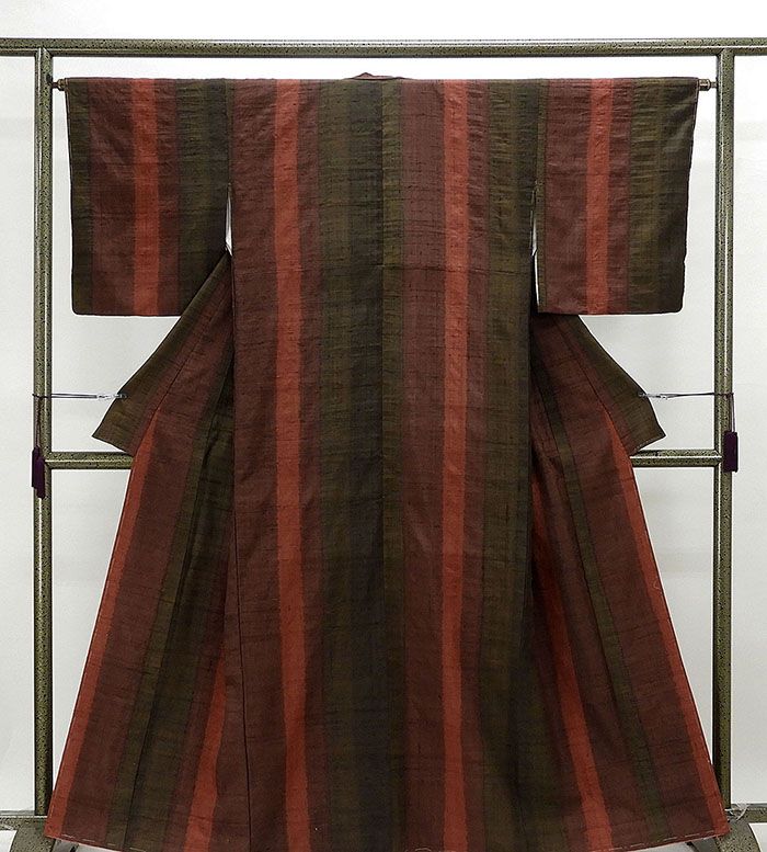 紬 未着用美品 正絹 縦縞ぼかし模様 身丈161.5cm 裄丈63.5cm 紬 未使用 新古品 着物 d0389