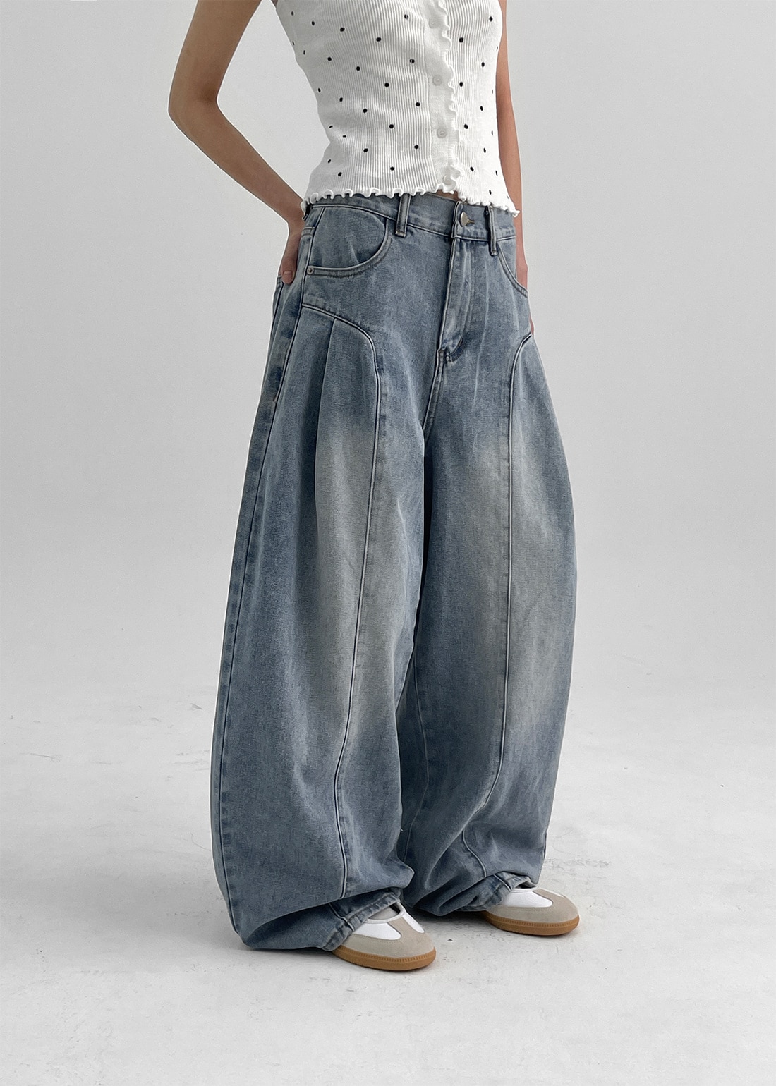 トゥラップカーブピンタックワイドデニムパンツ