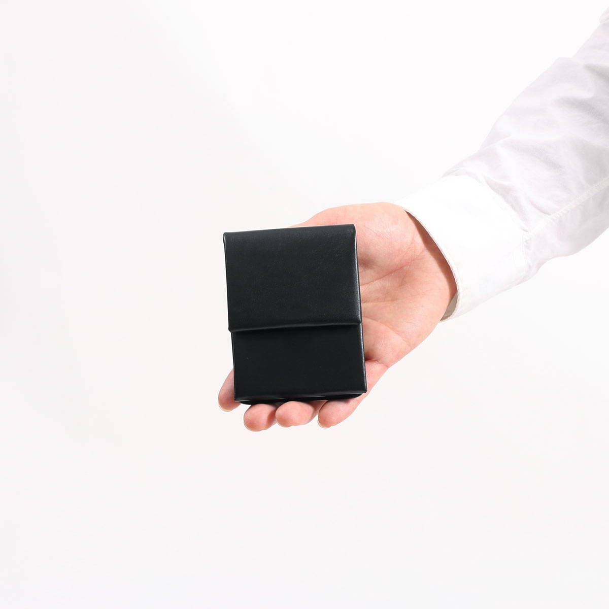 セール HUGHES マネークリップ MINI WALLET 小銭入れ付き カード コインケース 小さい 本革 シンプル B01ZCO-08