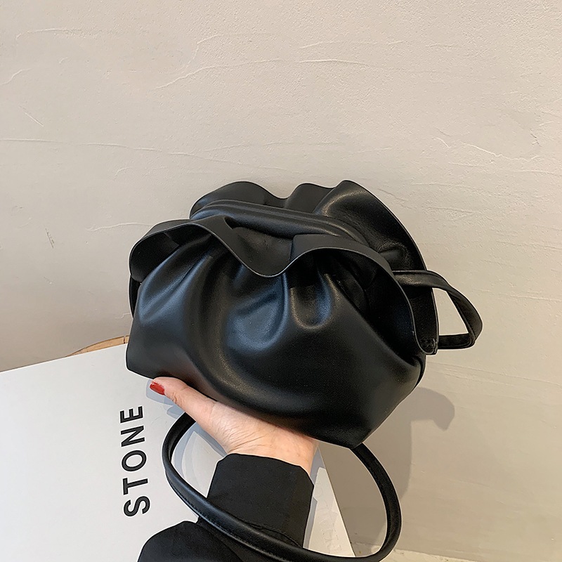 ミニショルダーバック プリーツ クロスボディバック 上品 大人カジュアル 韓国 レディース オルチャン 肩掛け 20代 30代 40代 春 夏 小さめ 手持ちバック キュート かわいい