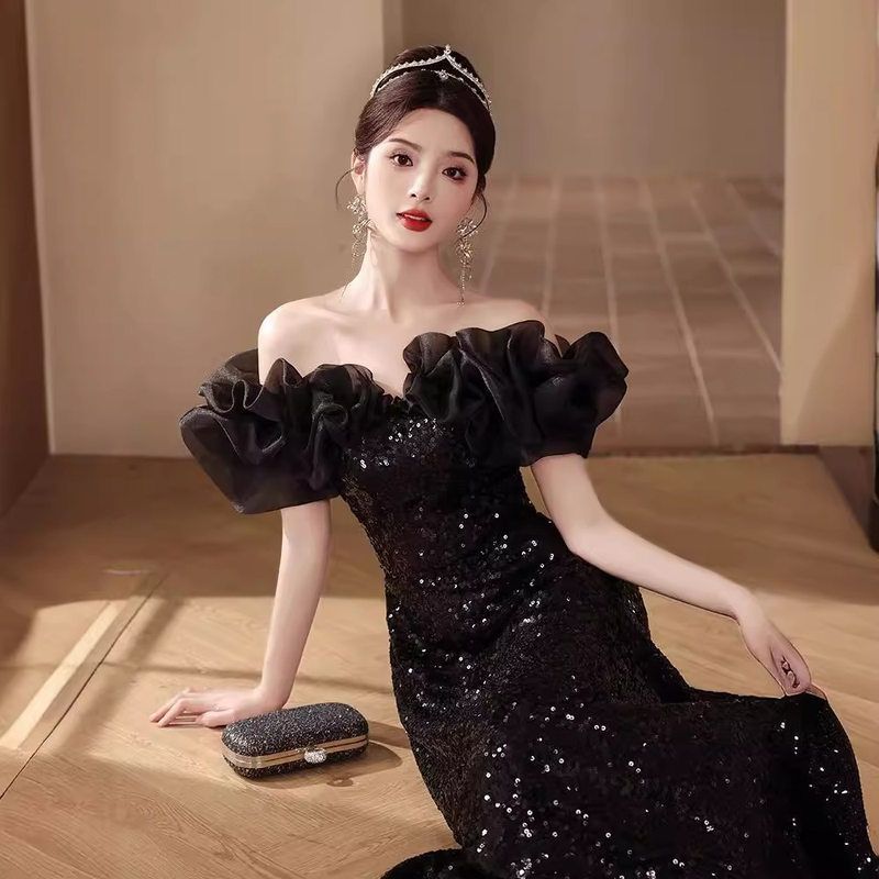 ワンピースドレスドレスハイエンドの大人の宴会気質を持つ女性のための黒いワンショルダードレス