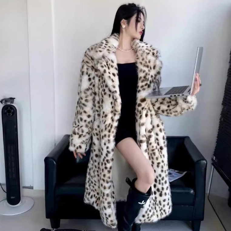 秋と冬の厚い毛皮のコート女性のための新しいヨーロッパとアメリカンスタイルのヒョウ柄ミンクコートロングキツネの毛皮のコート