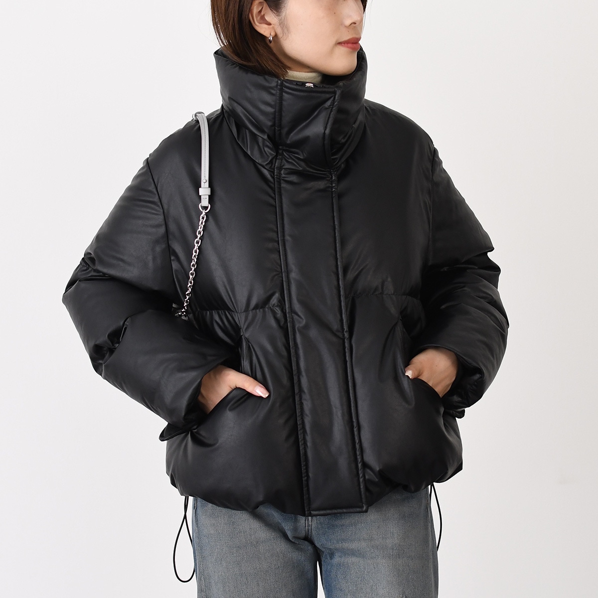 メゾン マルジェラ アウター パデッドジャケット S52AM0338 S53057 レディース ブラック オーバーサイズ ダウン ロゴ