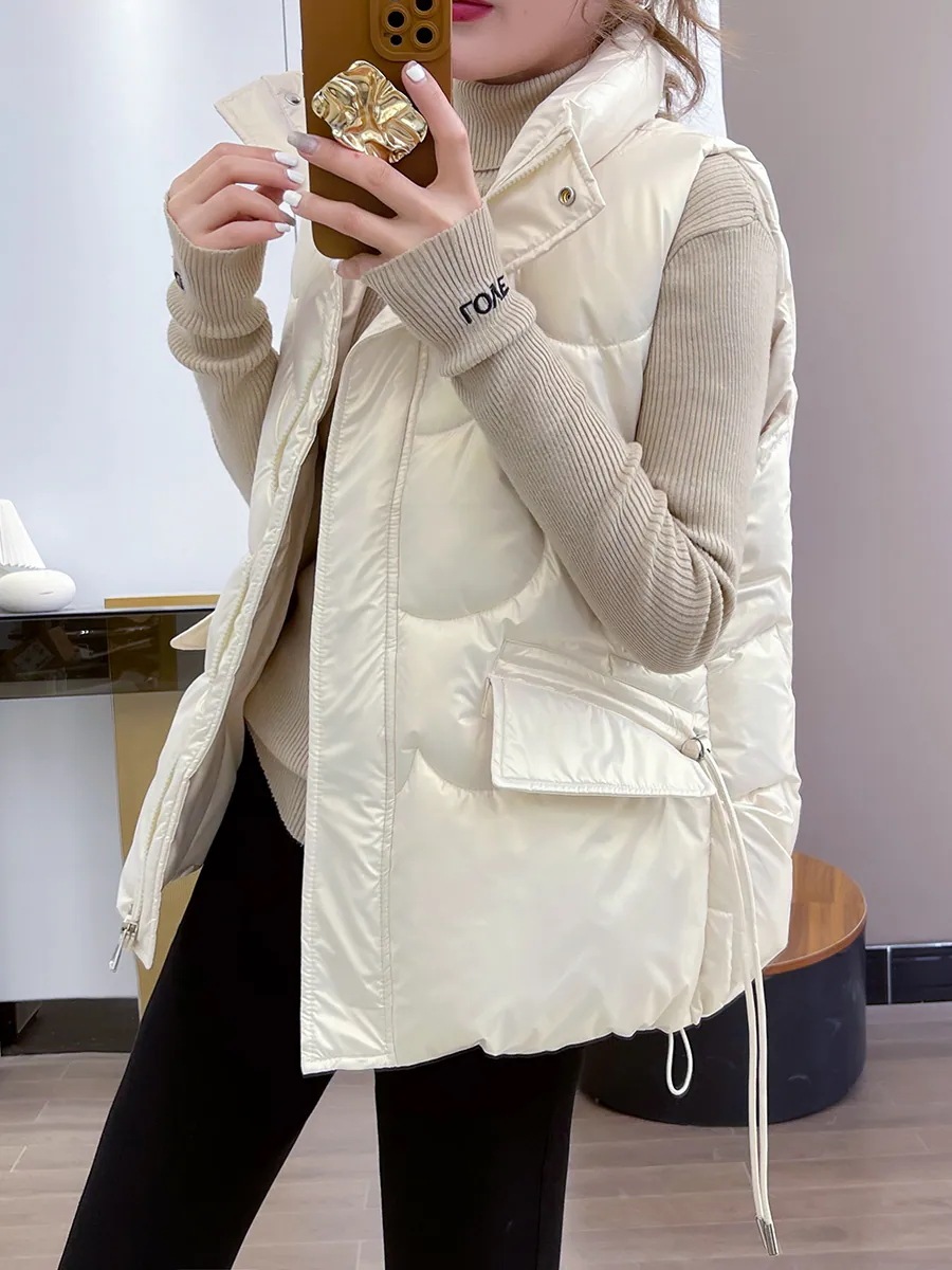 ベスト ダウン アウター 上着 羽織 袖なし ノースリーブ ハイネック ストレート Iライン フェミニン ファスナー ポケット 前開き ボタン シンプル カジュアル おしゃれ レトロ ラフ ルーズ フ