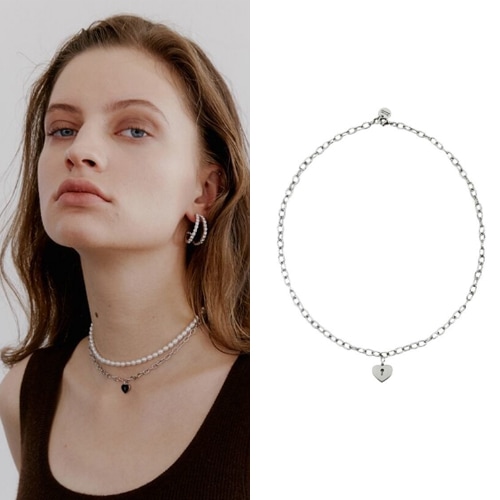 [TWICEナヨン着用] Mini Heart Medal Necklace韓国の人気芸能人着用 デイリーアクセサリー人気ジュエリーセレブが愛するカスタムジュエリー韓国ジュエリー