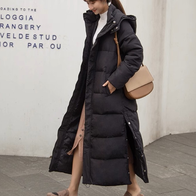 レディース コート ダウン 上着 ロングコート ダウンジャケット ロング 長袖 ハイネック フード ストレート サイドボタン もこもこ ふわふわ ふっくら 前開き ボタン 厚手 中綿 ポリエステル