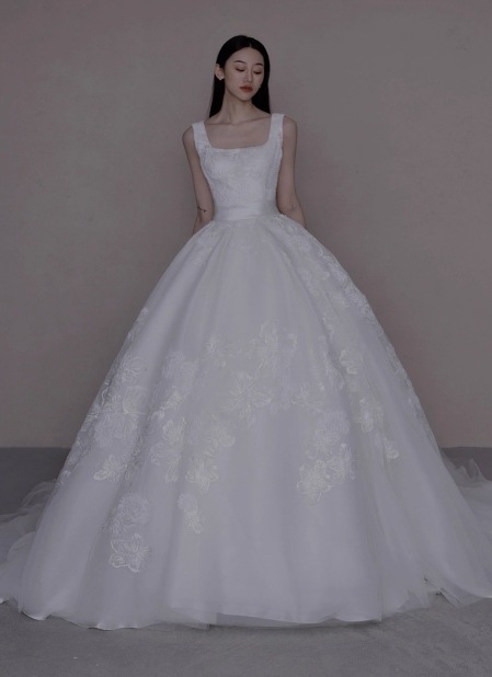 ウエディングドレス スクエアネック 美しい花レース プリンセスライン 編み上げ 結婚式/披露宴