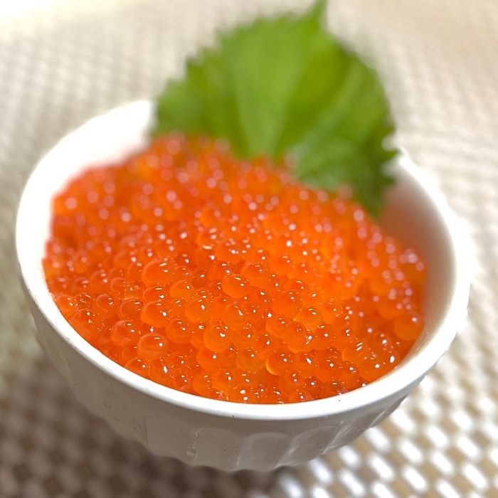 【前田水産】いくら醤油漬け　500ｇパック　秋鮭使用　北海道産　いくら　鮭イクラ　イクラ　化粧箱入り　贈答　お歳暮　お中元　内祝い　お祝い　母の日　父の日