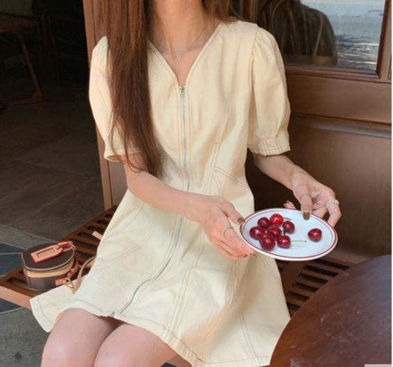 ワンピース 半袖 春夏 カジュアル ふんわり Aライン ミニ丈 ショート丈 膝上 ぽわん袖 袖コンシャス パフスリーブ Vネック 襟なし フレア ハイウエスト ウエストマーク ファスナー 前開き 黄色