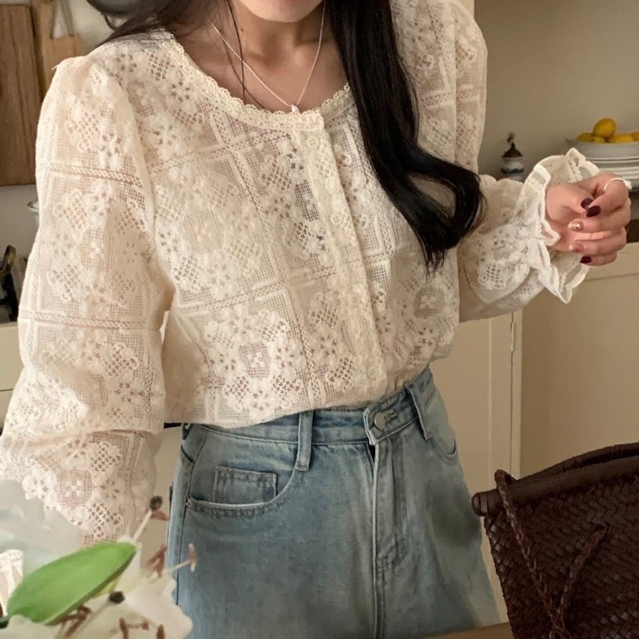 2024秋冬トップスシャツ長袖ラウンドネックレース透かし彫りポエットスリーブキャンディスリーブゆったり秋白ホワイトおしゃれかわいい韓国ファッションレディースお出かけ