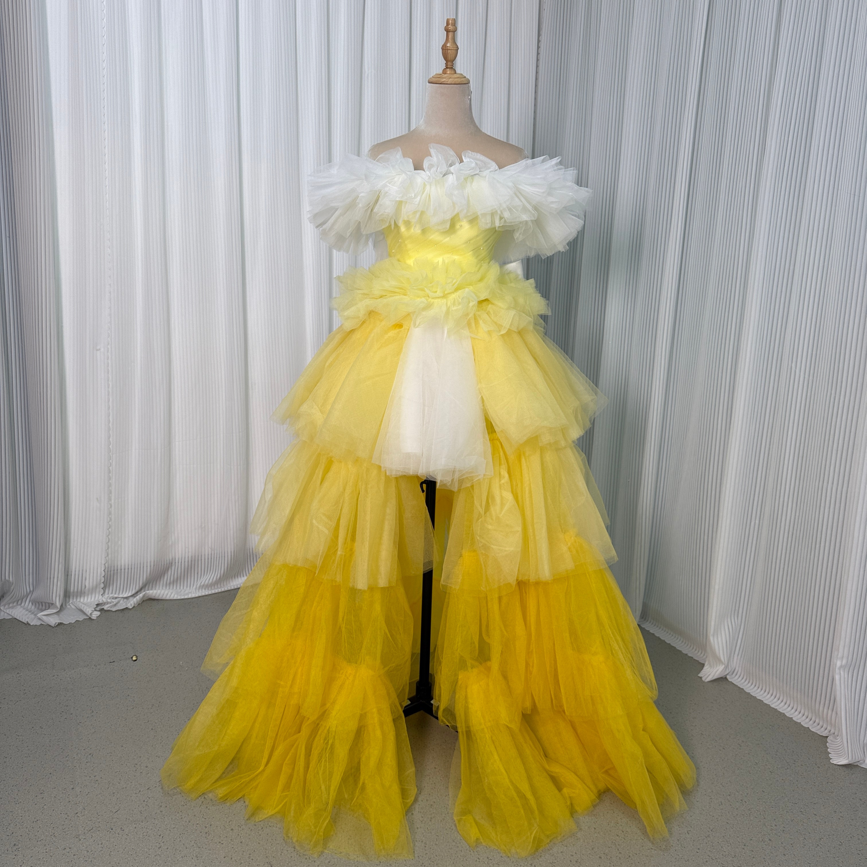 カラードレス イエロー ソフトチュール ビーズ オフショルダー ふっくら柔らかなバックリボン フィッシュテール