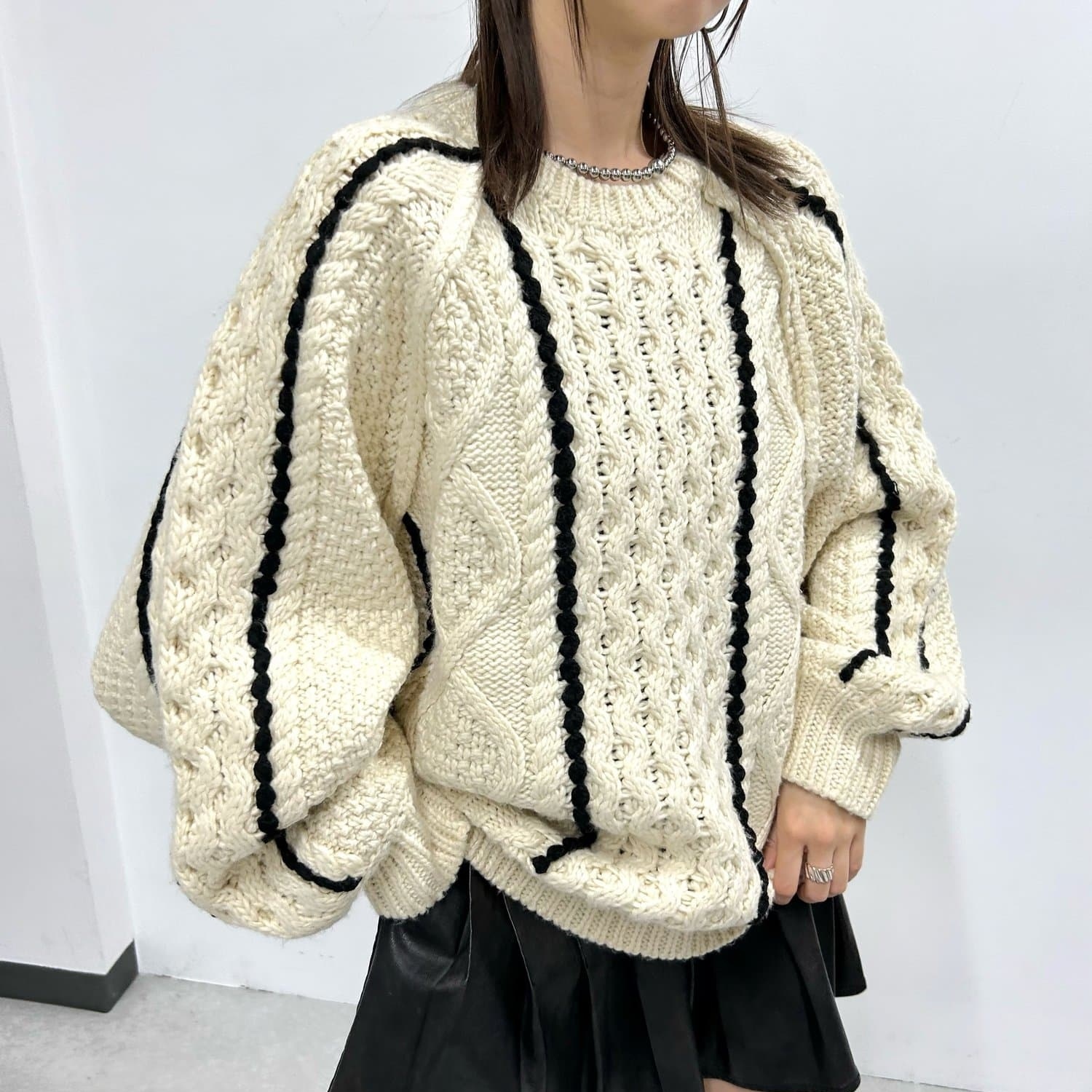 セーター ニット トップス クルーネック ケーブル編み ライン ドロップショルダー オーバーサイズ 長袖 大人可愛い シンプル お洒落 こなれ感 デイリー 普段使い