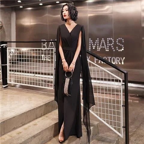 女性の誕生日パーティーのホストのための白い小さなイブニングドレススリムでエレガントなロングスタイル