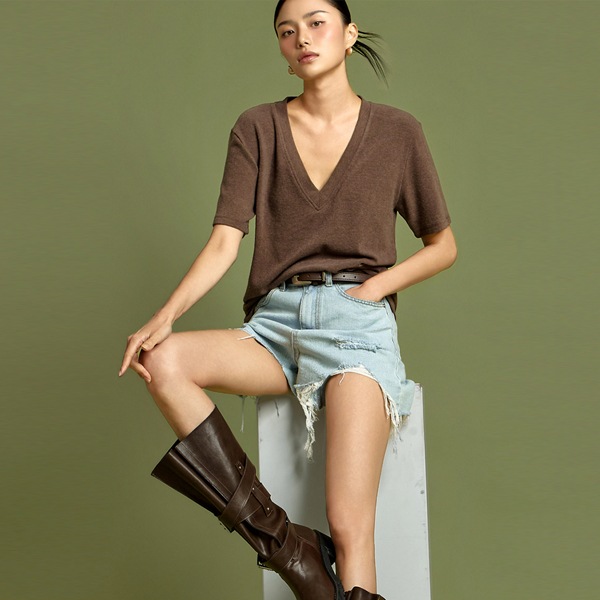 E3946 Vネック トップ