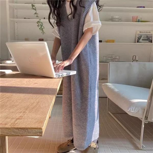 大人气出荷が早い-ニット ロングベスト レディース ワンピース マキシ丈 ノースリーブワンピ ゆるっと大人のリラックスムード漂う 白いTシャツ別売り アイテム