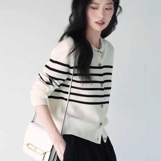 トップス カーディガン 長袖 ラウンドネック 前開き ボタン ミディアム丈 かわいい 大人可愛い きれいめ シンプル 上品 おしゃれ かっこいい カジュアル こなれ感 個性的 主役級 ラフ ルーズ