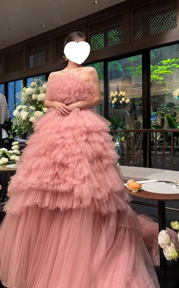 実例写真！カラードレス ピンク ベアトップ サッシュベルト 華やか 柔らかく重ねたチュールスカート 前撮り 56,988円
