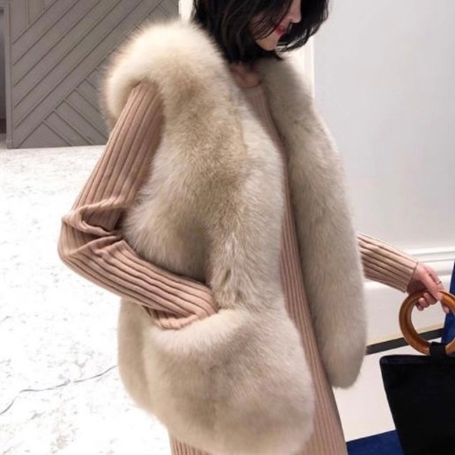 レディース ジャケット ベスト 前開き 袖なし ノースリーブ フェミニン ストリート ふわふわ ふっくら ファー フェイクファー かわいい 大人可愛い シンプル 上品 おしゃれ かっこいい ガーリー