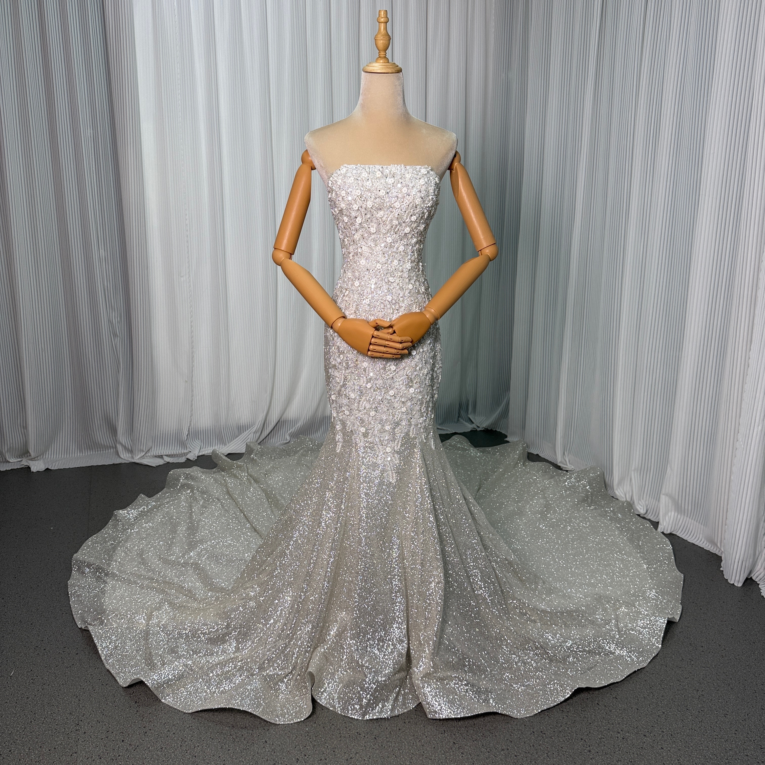 上品！ ウエディングドレス オフホワイト 韓国風ドレス キラキラスパンコール キラキラグリッターチュール ソフトマーメイドライン 華やかなトレーン 結婚式