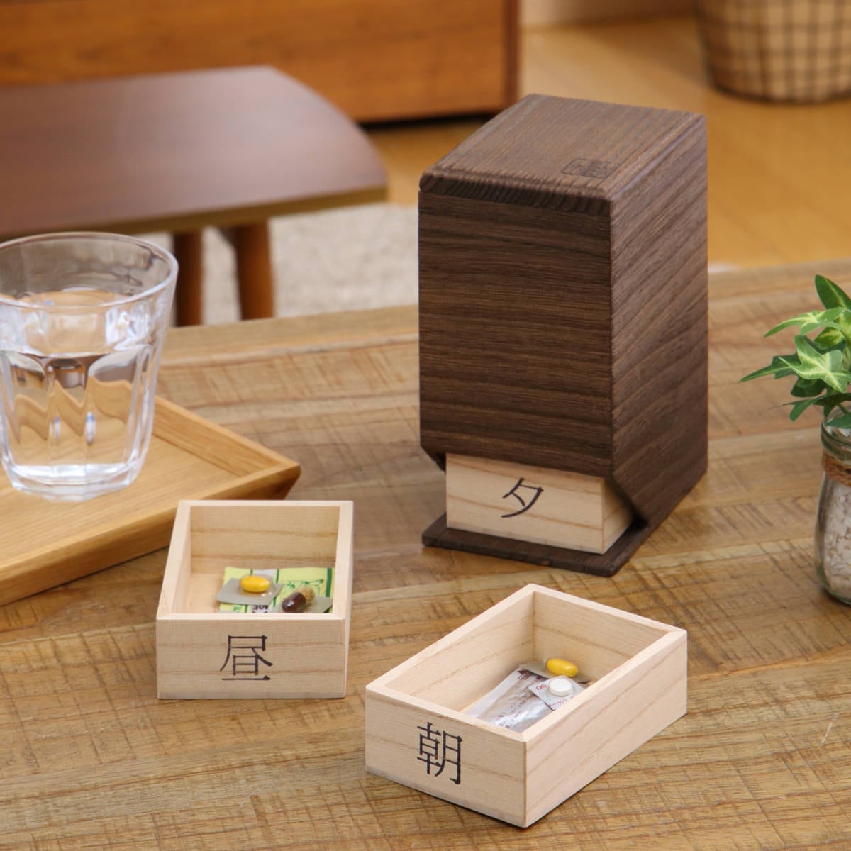 薬ケース 桐の薬入れ 焼桐 1日4回タイプ 1日分 桐製 薬入れ お薬ケース 薬箱 引き出し くすりケース 収納 薬 くすり くすり箱 朝 昼 夜 就寝前 薬管理 粉薬 桐 木製 錠剤 5,676円