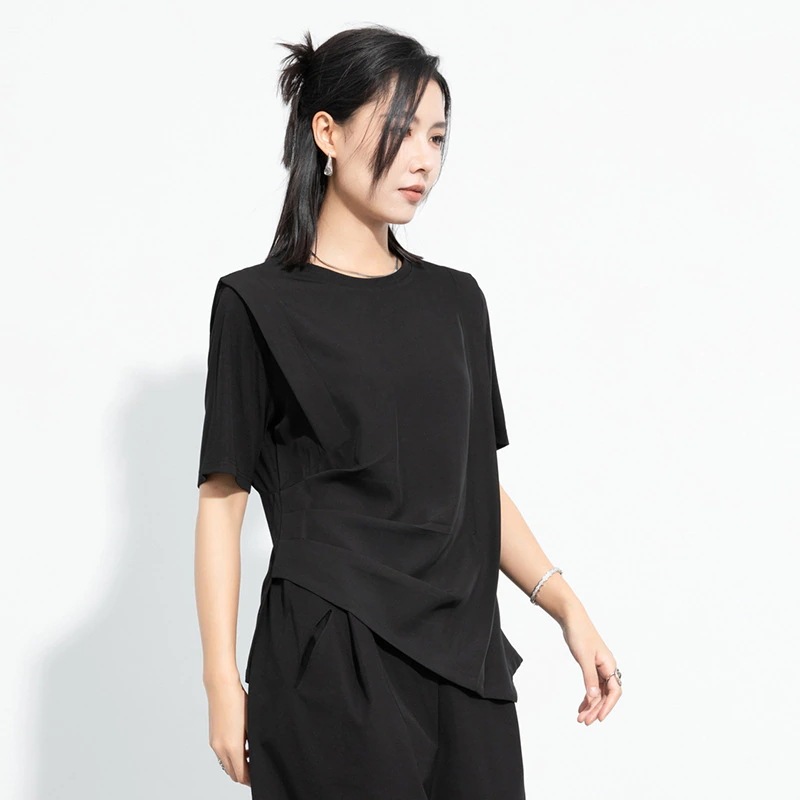 暗黒系天糸ローマtシャツ氷糸裾がアーチ状に垂れ下がっている個性的な上着の女性半袖