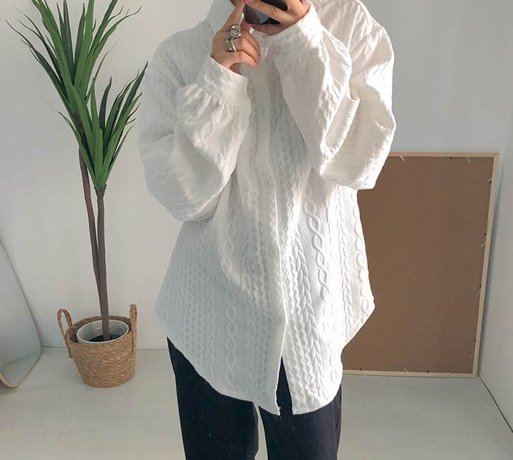 シャツ ニットソー 白シャツ 白トップス 袖あり 長袖 襟付き ケーブルニット柄 厚手 大人可愛い きれいめ シンプル おしゃれ こなれ感 ラフ マニッシュ ガーリー ニット柄 秋 冬 10代 20代