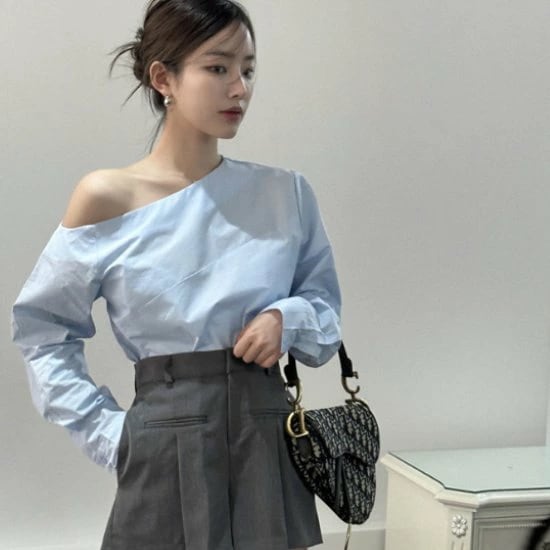 長袖ブラウス レディース シャツ トップス 肩見せ オフショルダー ワンショルダー シンプル 無地 セクシー アシンメトリー カジュアル お出かけ おしゃれ プルオーバー 長袖シャツ ブラウス 女性
