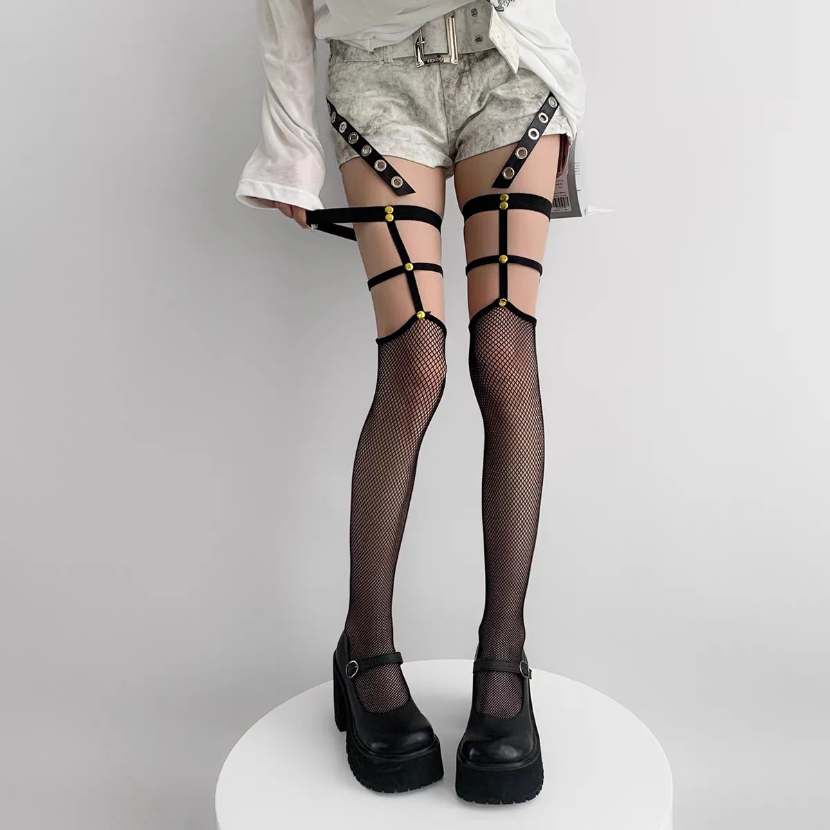 【1点ご購入 で10点プレゼントいたします】黒網タイツひざ丈ストッキング女性春秋ダークリベットストラップ靴下靴下