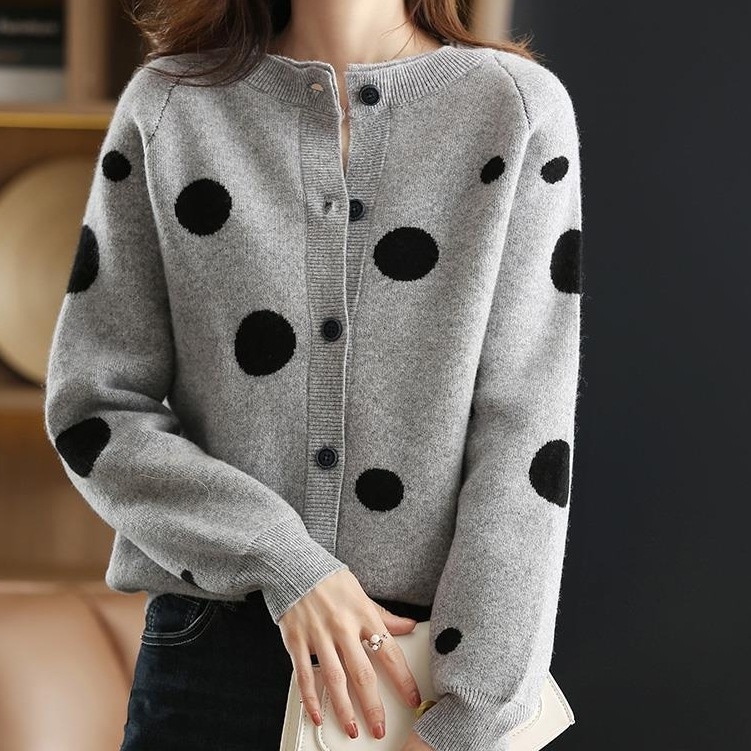 【品質のいい】 新品 大人カジュアル ボタン ドット柄 カーディガン レディース 秋冬ニット