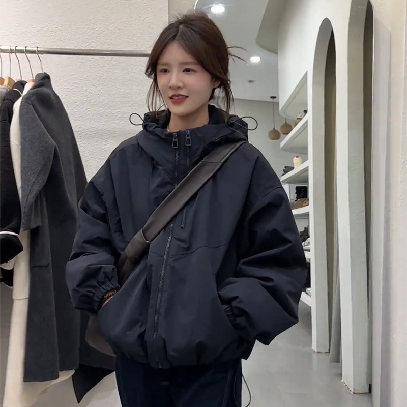 女性用ショートキルティング厚みのあるフード付きジャケット秋冬の新スタイル2024多用途小型メンズコットンジャケットトレンド