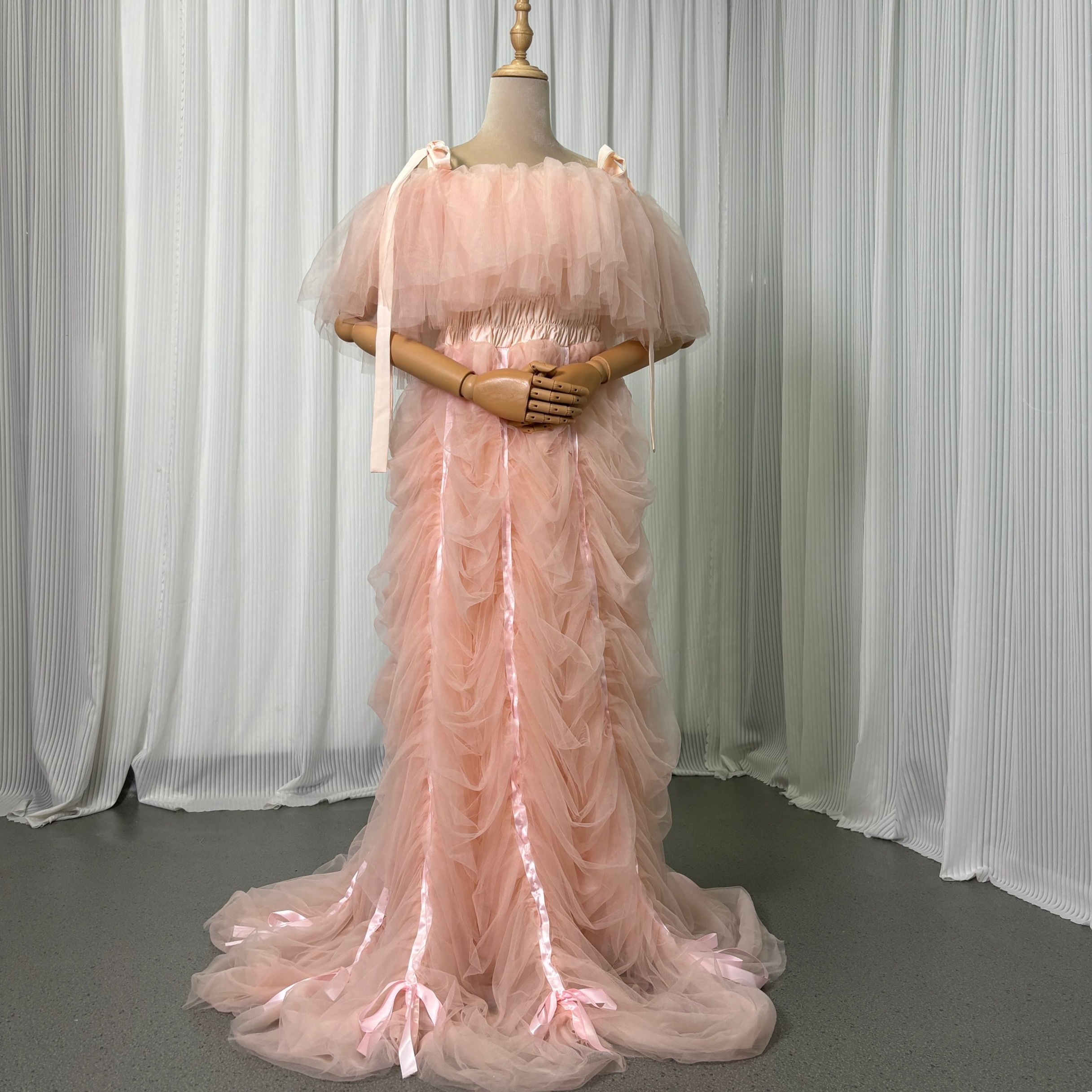 カラードレス 薄桃色 キャミソール 肩のリボン 取り外しオフショルダー 細見えシルエット 可愛い 前撮り 二次会