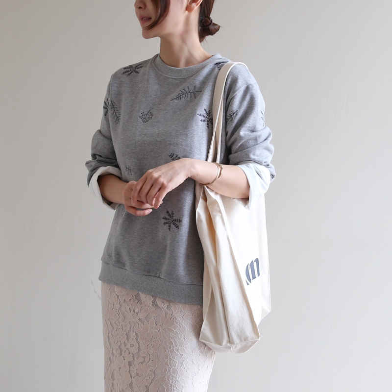 [The Bree]こなれ感を演出!木の葉刺繍トレーナー 5,076円