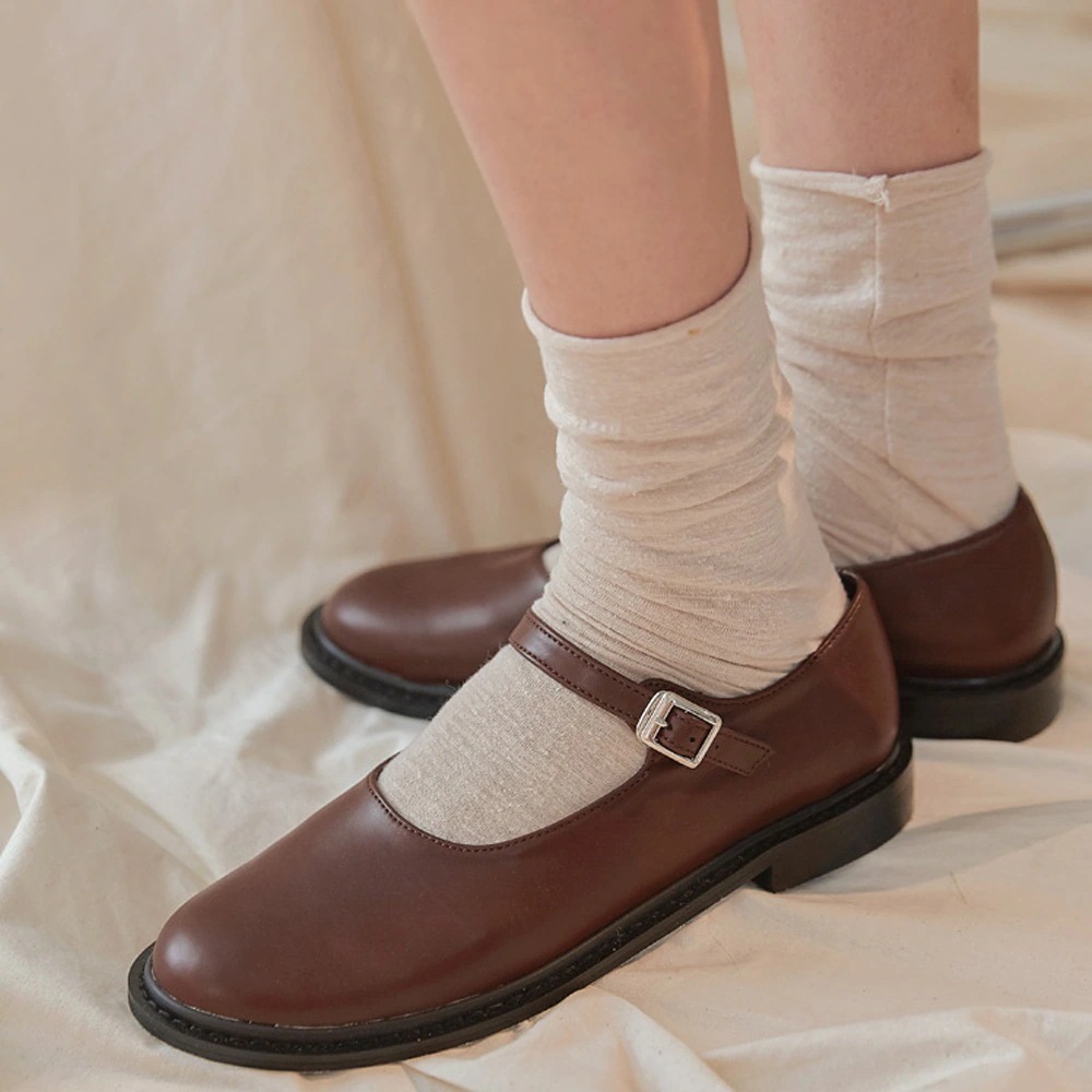 ラウンドトゥストラップフラットシューズ