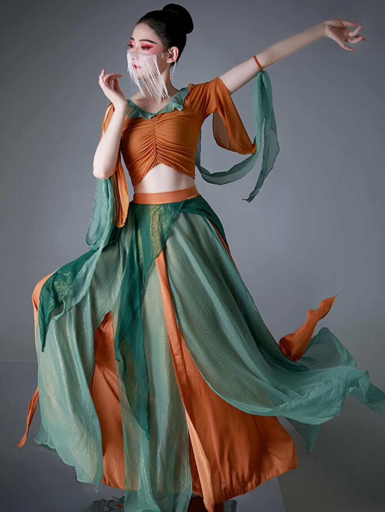 期間限定30%割引 中華古典ダンス衣装 レディース 人 子供 中華舞踊 漢唐古典舞踊 衣装セット 長いリボン付き ショート丈トップス ロング丈 スカート 飄逸 飛天 中華民族ダンス 衣装 オレンジ＋緑